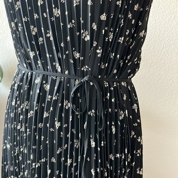 H&M floral pleated dress - Picture 6 of 7